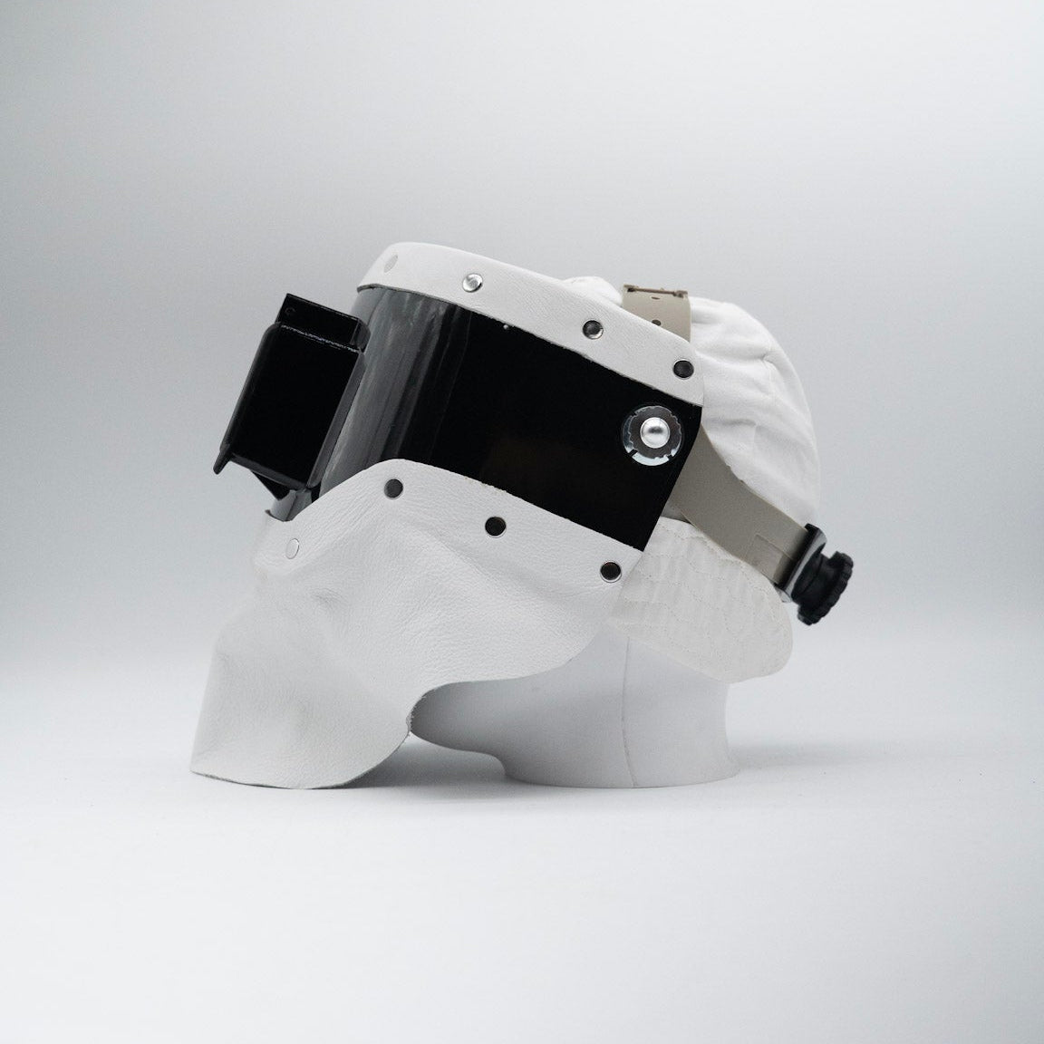 Tiger Scoop Pro - Black On White Leather