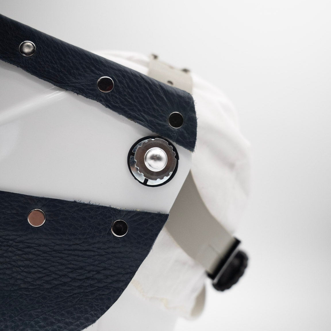 Phanthom Pro - White On Navy Leather