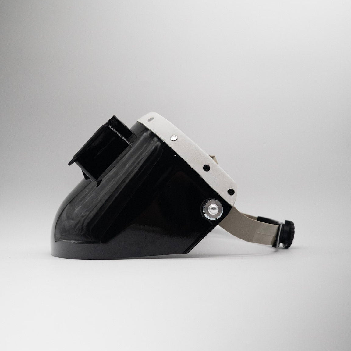 Tiger Scoop - Black On White Leather